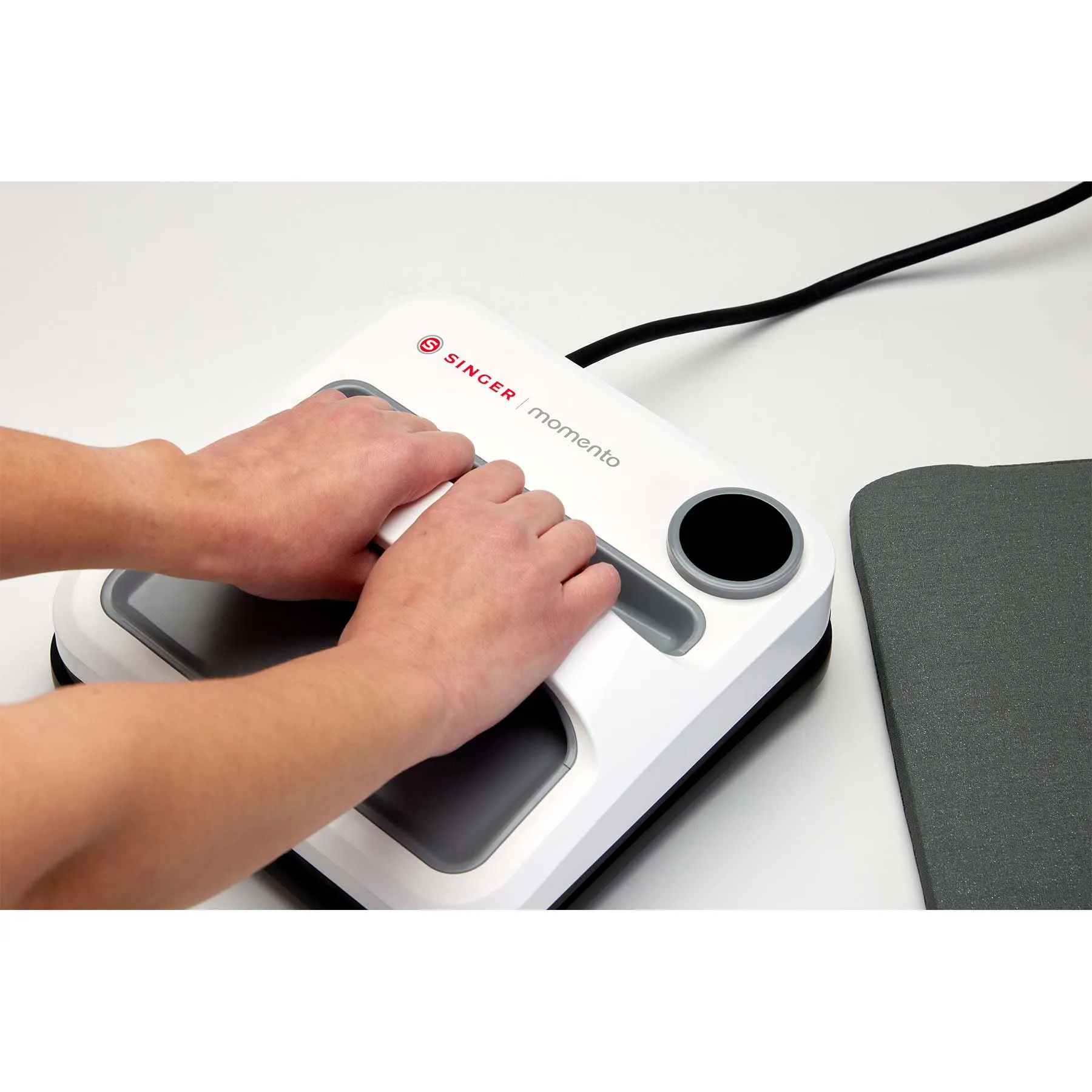 SINGER® MOMENTO™ Square Press